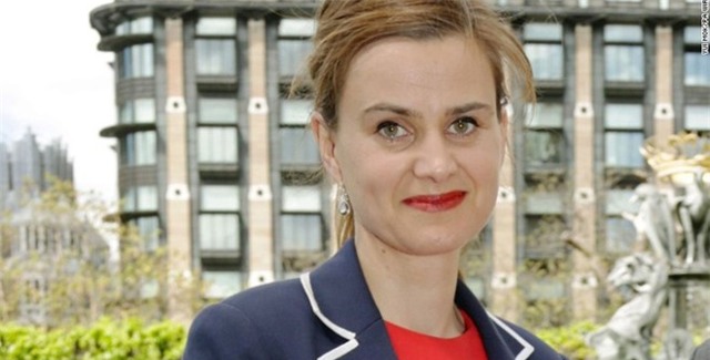 Nước Anh chấn động vì nữ nghị sĩ bị bắn và đâm giữa phố