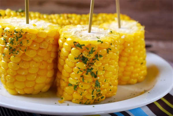 thuc pham nen an vao mua he