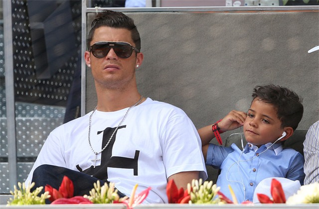 Chuyện chưa bao giờ kể về người cha từng bán áo đấu của Ronaldo để lấy tiền mua rượu - Ảnh 4.