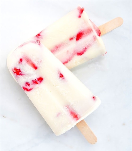 Làm kem sữa dâu tây chưa bao giờ dễ đến thế