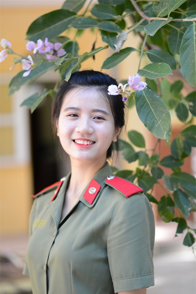 Nu sinh Hoc vien An ninh rang ro trong quan phuc hinh anh 1
