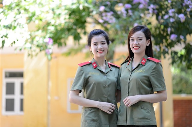 Nu sinh Hoc vien An ninh rang ro trong quan phuc hinh anh 2