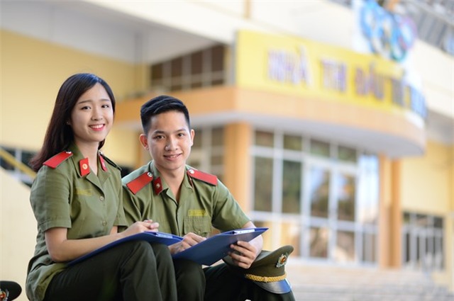 Nu sinh Hoc vien An ninh rang ro trong quan phuc hinh anh 5