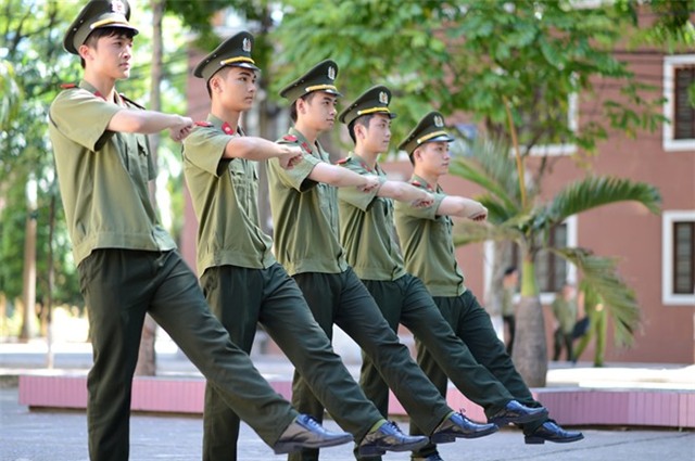 Nu sinh Hoc vien An ninh rang ro trong quan phuc hinh anh 8