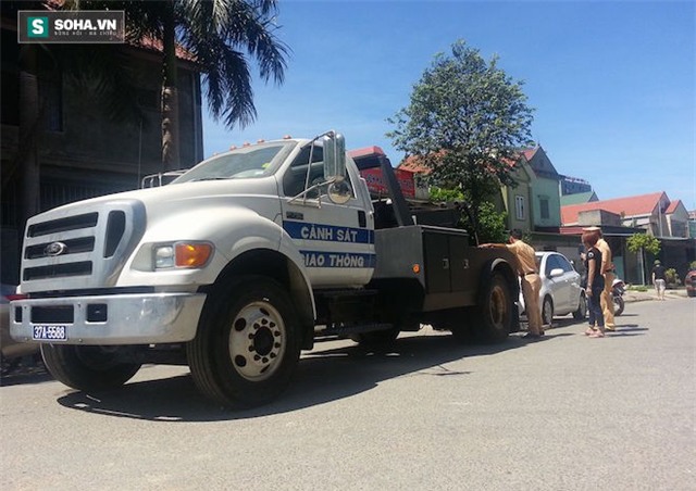 Nữ tài xế phóng ô tô bỏ chạy, dùng điện thoại quay dọa cảnh sát - Ảnh 5.