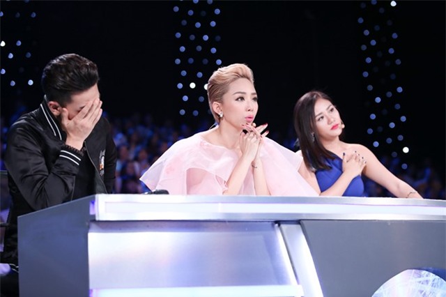 Ho Van Cuong khien giam khao rung roi khi hat cai luong hinh anh 3