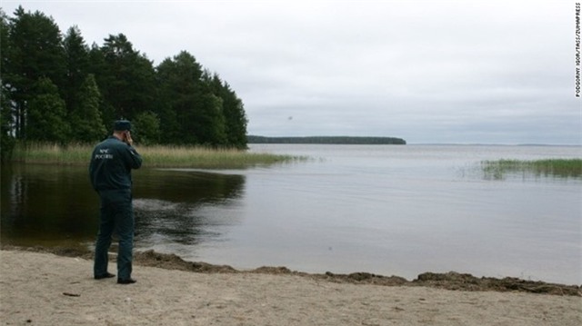 Chim tau du lich o Nga, 13 tre em thiet mang hinh anh 1