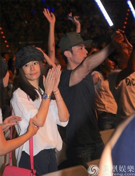 lam tam nhu va ban trai lan dau xuat hien cong khai hinh anh 1