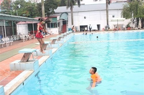 nuôi dạy con, phản khoa học, dạy bơi, mẹ con, sai lầm