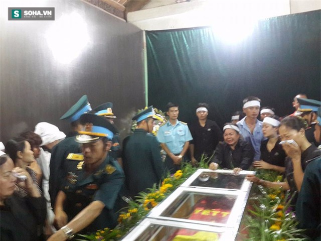 CẬP NHẬT: Di hài Đại tá Trần Quang Khải đã về đến Bắc Giang - Ảnh 1.