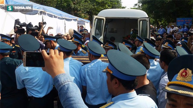 CẬP NHẬT: Di hài Đại tá Trần Quang Khải đã về đến Bắc Giang - Ảnh 3.