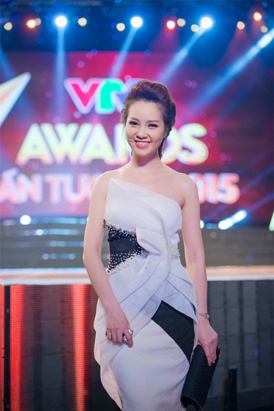 dan hoa hau, hoa khoi lam bao hot nhat showbiz viet hinh anh 2