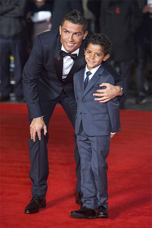 thoi trang cua cac cap bo con nay khien ba me nao cung phai me - 1