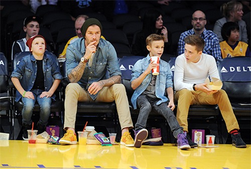 thoi trang cua cac cap bo con nay khien ba me nao cung phai me - 3