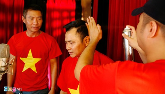 NS Cong Ly, Tu Long hat vinh danh chien si CASA va SU-30 hinh anh 1