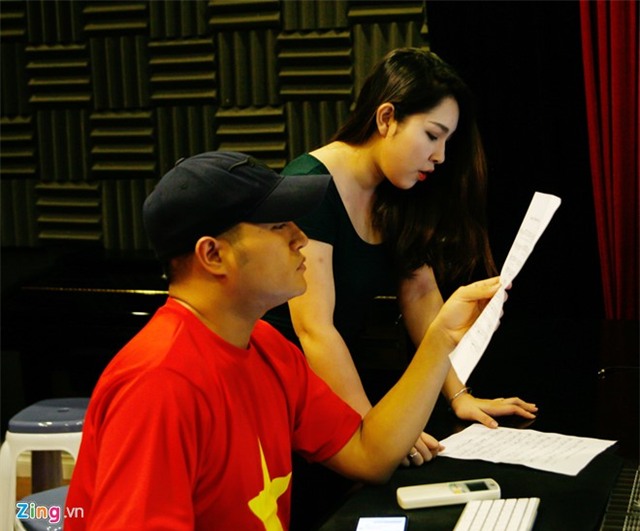 NS Cong Ly, Tu Long hat vinh danh chien si CASA va SU-30 hinh anh 6