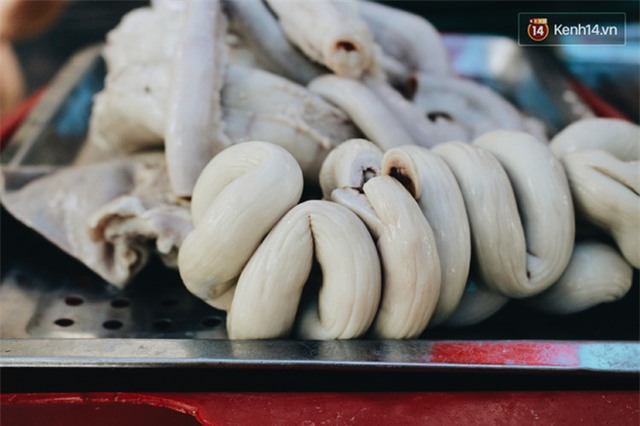 Hàng cháo lòng trong ngõ Hà Nội 30 năm vẫn đắt khách - Ảnh 4.