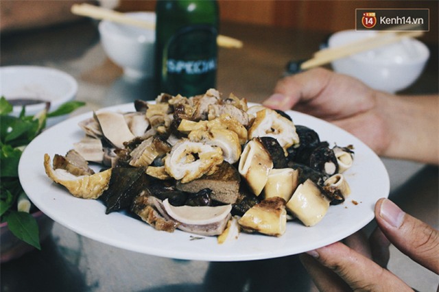 Hàng cháo lòng trong ngõ Hà Nội 30 năm vẫn đắt khách - Ảnh 6.