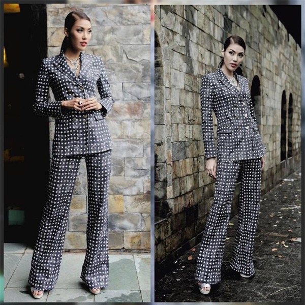 The Face - chương trình truyền hình thực tế tìm kiếm gương mặt đại diện thương hiệu Việt Nam, vừa mới phát sóng tập đầu tiên đã nhận được sự ủng hộ mạnh mẽ từ công chúng mến mộ. Bên cạnh dàn thì xinh mỗi người một vẻ từ cá tính, gợi cảm đến phá cách thì bộ 3 giám khảo quyền lực: Hồ Ngọc Hà - Phạm Hương - Lan Khuê, chính là 3 nhân tố gây sốt của The Face Việt Nam mùa đầu tiên này. Một người là Nữ hoàng giải trí xuất thân từ người mẫu: Hồ Ngọc Hà, một người là Hoa hậu Hoàn Vũ Việt Nam 2015: Phạm Hương, người còn lại cũng không hề kém cạnh Hoa khôi Áo Dài 2015: Lan Khuê; cả 3 người đều là những nhân vật tâm điểm của showbiz Việt. Cùng xem 3 nhân vật Host của The Face Việt thể hiện sự quyền lực của mình như thế nào trong chương trình