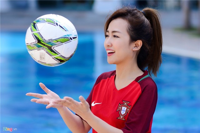 DJ Trang Moon mong Ronaldo 'no sung' giai toa con khat hinh anh 3