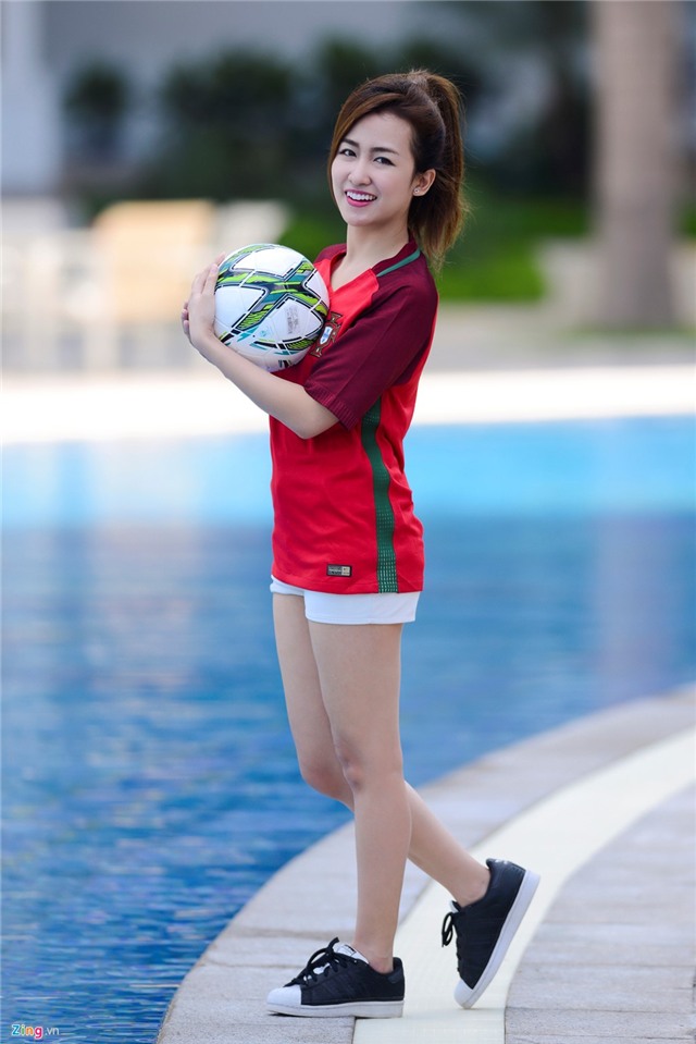 DJ Trang Moon mong Ronaldo 'no sung' giai toa con khat hinh anh 6