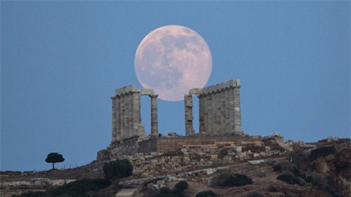 Ảnh ấn tượng về trăng tròn hạ chí đầu tiên sau 50 năm - 1