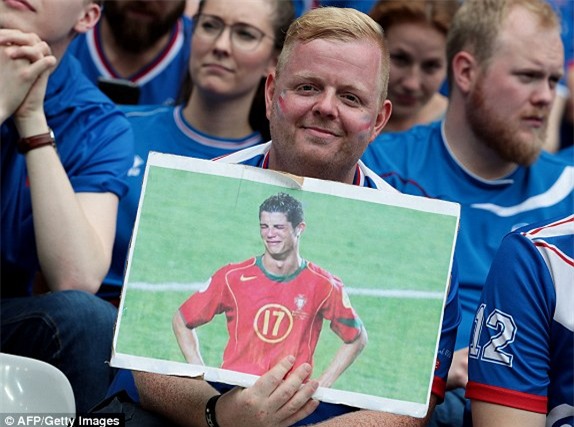 Hiện tượng Iceland đánh bại Áo, chạm trán Anh ở vòng knock-out - Ảnh 2.