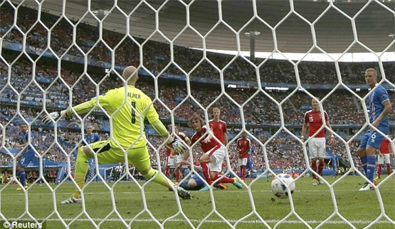 Hiện tượng Iceland đánh bại Áo, chạm trán Anh ở vòng knock-out - Ảnh 5.