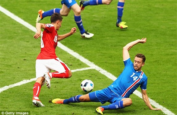 Hiện tượng Iceland đánh bại Áo, chạm trán Anh ở vòng knock-out - Ảnh 8.