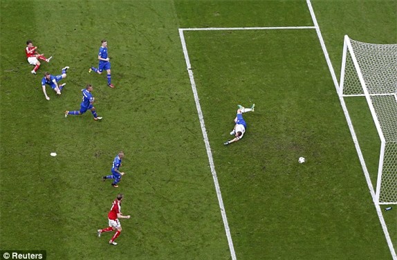 Hiện tượng Iceland đánh bại Áo, chạm trán Anh ở vòng knock-out - Ảnh 9.