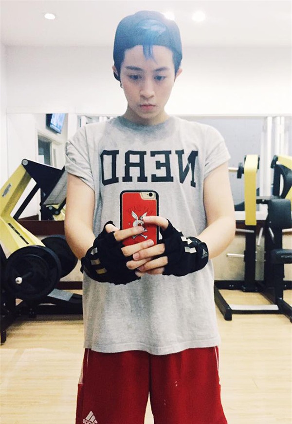 Để duy trì được vóc dáng mạnh mẽ như giờ, Gil Lê cũng thường xuyên tập gym.