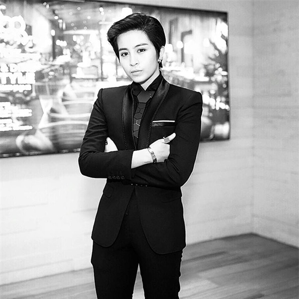 Mỗi khi xuất hiện, Gil Lê luôn khiến người hâm mộ phải xao xuyến bởi vẻ 