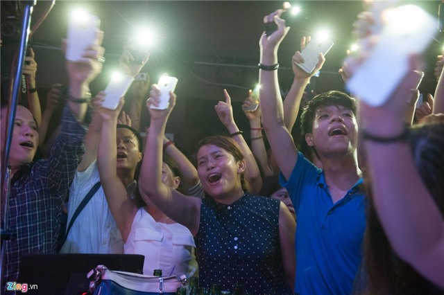 Dac quanh chat rock trong dem nhac tuong nho Tran Lap hinh anh 11