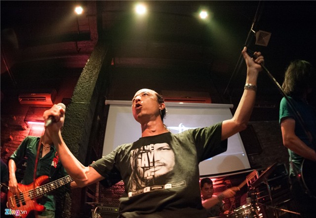 Dac quanh chat rock trong dem nhac tuong nho Tran Lap hinh anh 5