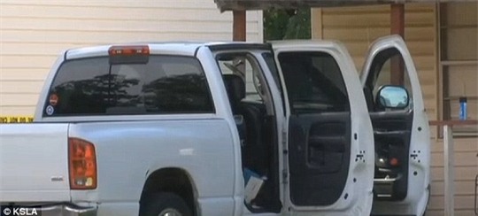 Chiếc xe gia đình nơi 2 em bé được phát hiện. Ảnh: KSLA