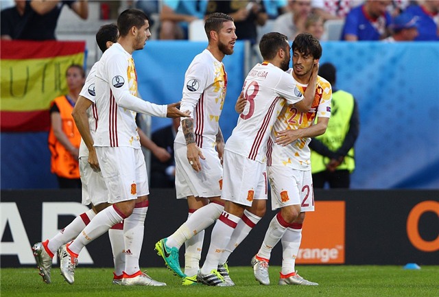 16 anh tai lot vao vong knock-out Euro 2016 hinh anh 13