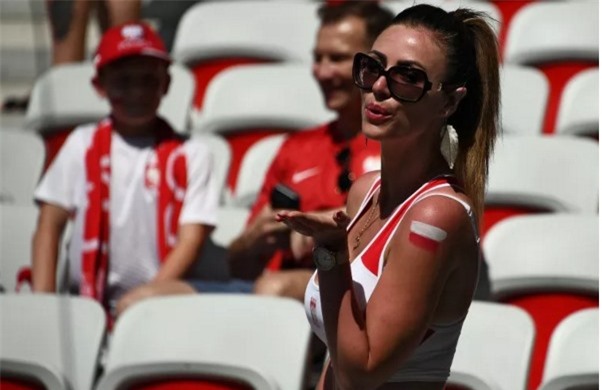 fan nữ nóng bỏng, euro 2016, nữ cđv xinh đẹp