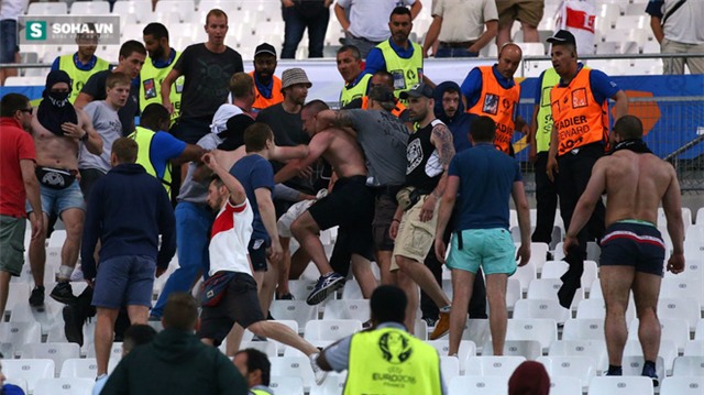 Hooligan Nga: Nếu chửi chúng tao, nắm đấm sẽ giải quyết mày - Ảnh 2.