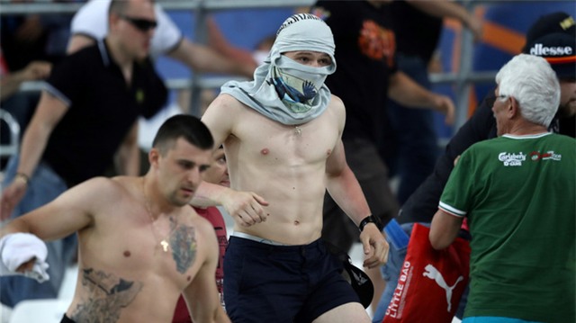 Hooligan Nga: Nếu chửi chúng tao, nắm đấm sẽ giải quyết mày - Ảnh 6.