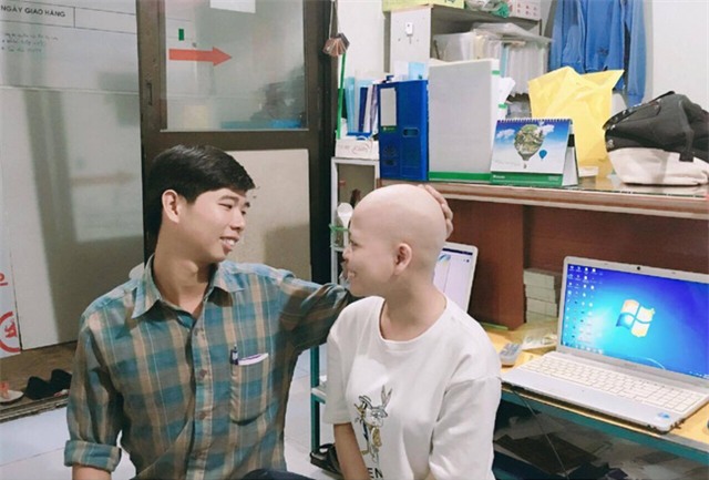 Cô gái trẻ ung thư máu và chàng trai 7 năm luôn bên cạnh để nói: Có anh ở đây mà... - Ảnh 3.
