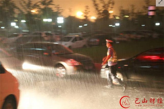 Hành động của người đàn ông này đã khiến người người rơi lệ vì cảm động - Ảnh 7.