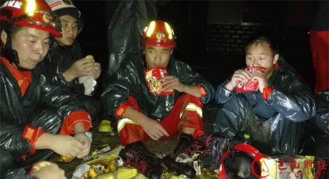 Hành động của người đàn ông này đã khiến người người rơi lệ vì cảm động - Ảnh 8.