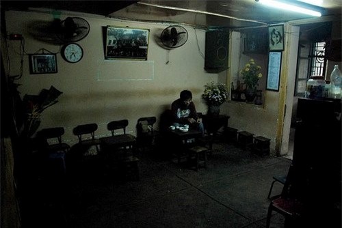 Cà phê Đinh nằm trên tầng 2 của ngôi nhà số 13 Đinh Tiên Hoàng. Ảnh: Đinh café.