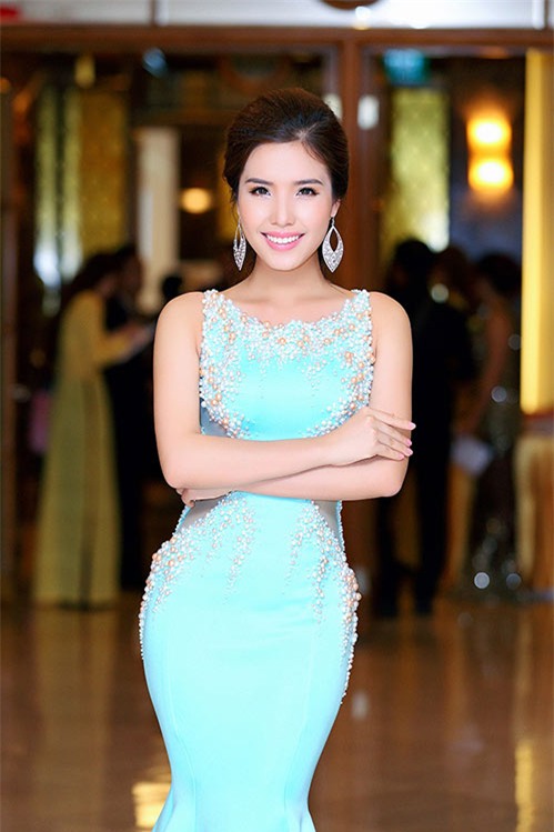 a hau bien khanh phuong goi cam voi vong ba 95cm - 6