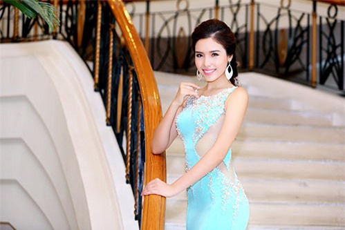 a hau bien khanh phuong goi cam voi vong ba 95cm - 9