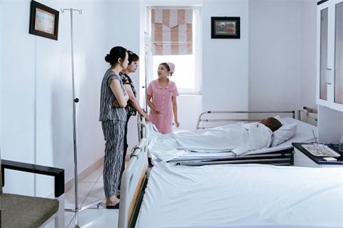 vo ns han van tinh: “chong toi chi con nuoc, con tat