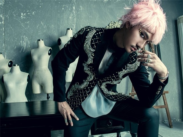 Sieu mau Thanh Hang deo khuyen mui, nhuom toc xanh hinh anh 6