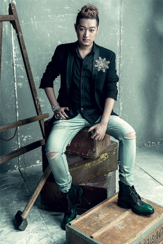 Sieu mau Thanh Hang deo khuyen mui, nhuom toc xanh hinh anh 7