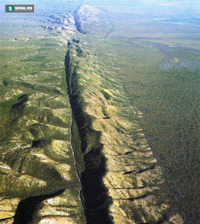 Bí mật không tưởng tại rãnh nứt tử thần của Trái Đất - Ảnh 1.