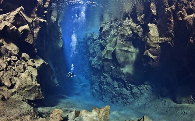 Bí mật không tưởng tại rãnh nứt tử thần của Trái Đất - Ảnh 10.